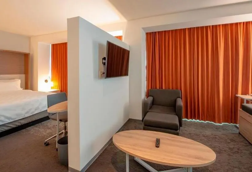 キングサイズベッドのスイートルーム, Holiday Inn & Suites Merida La Isla, An Ihg