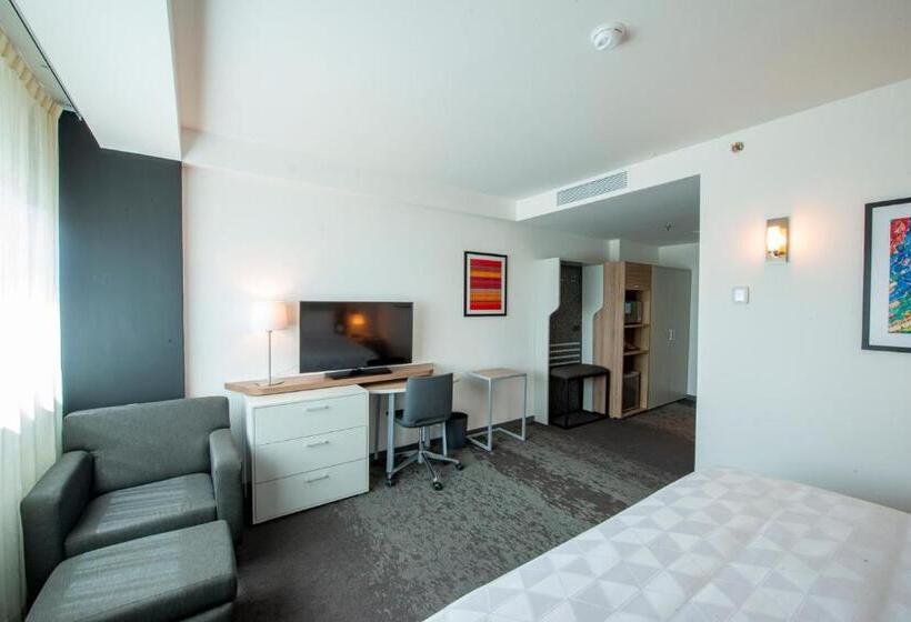 适合残疾人士使用的带超级大床的标准间, Holiday Inn & Suites Merida La Isla, An Ihg