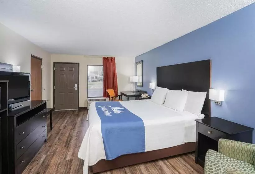 身障者適用キングサイズベッドルーム, Days Inn By Wyndham Clarksville North Exit 4