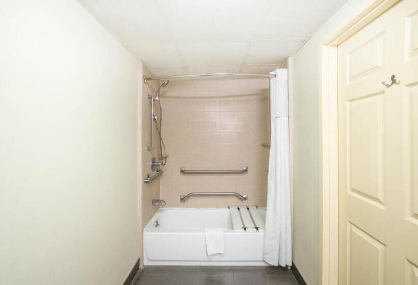 带大床的标准间, Days Inn By Wyndham Clarksville North Exit 4
