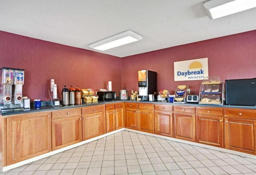 带大床的标准间, Days Inn By Wyndham Joelton/nashville