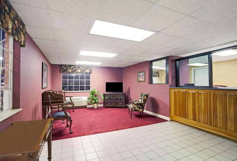 带大床的标准间, Days Inn By Wyndham Joelton/nashville