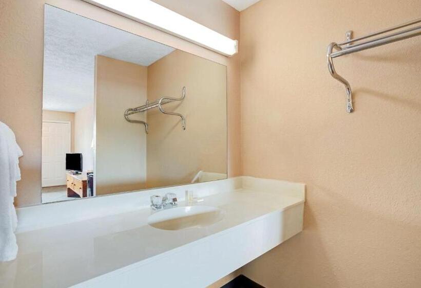 带大床的标准间, Days Inn By Wyndham Joelton/nashville