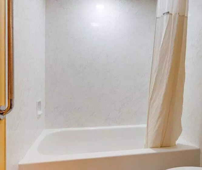 ２ダブルベッドのスタンダードルーム, Days Inn By Wyndham Nashville Saint Thomas West Hospital
