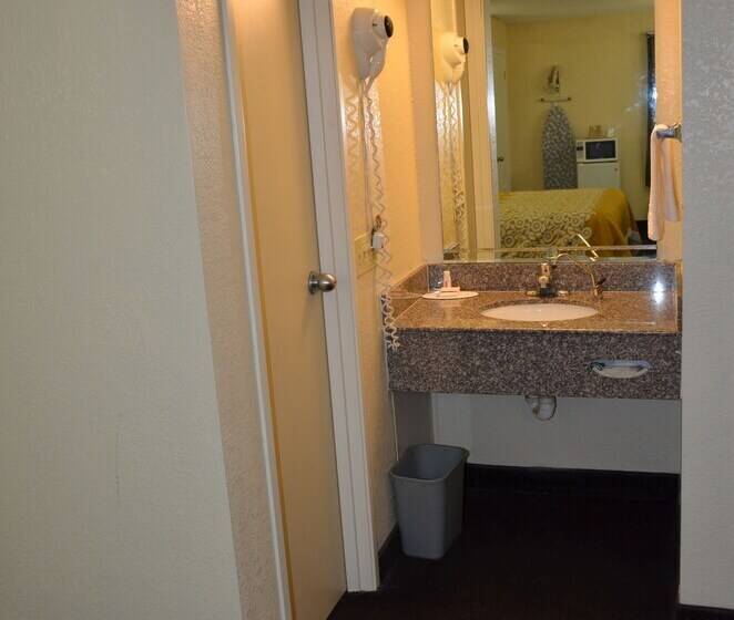 غرفة قياسية سرير كينج لذوى الإحتياجات الخاصة, Days Inn By Wyndham Southern Hills/oru