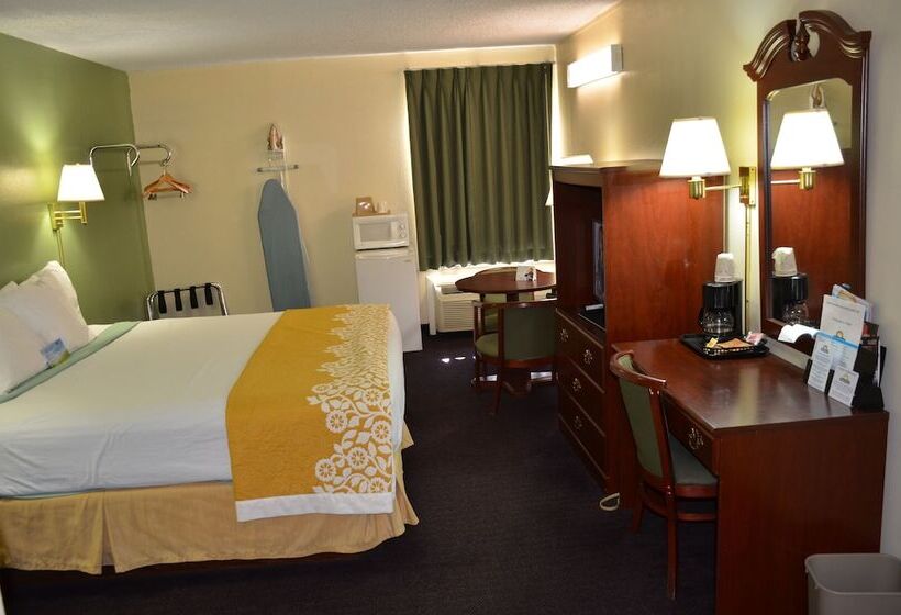 غرفة قياسية سرير كينج لذوى الإحتياجات الخاصة, Days Inn By Wyndham Southern Hills/oru