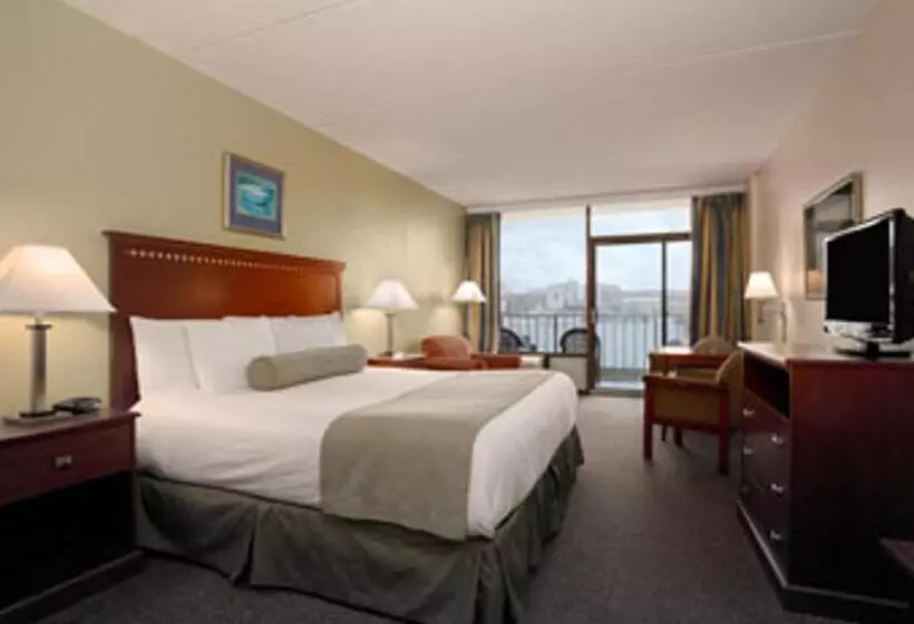 キングサイズベッドのスタンダードルーム, Days Inn By Wyndham Virginia Beach At The Beach
