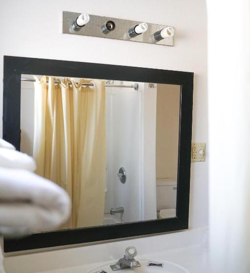 Номер Стандарт, Downtown Inn