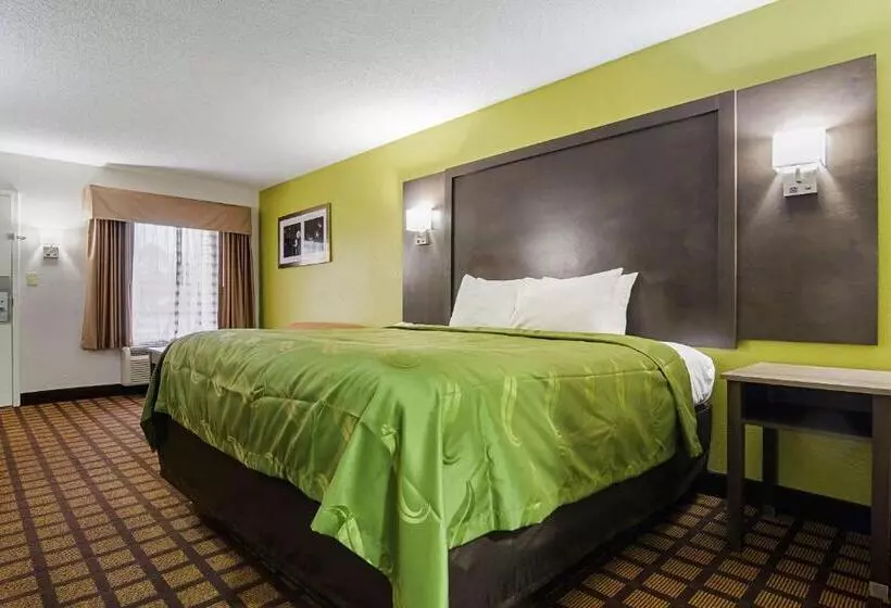 キングサイズベッドのスタンダードルーム, Quality Inn Raeford