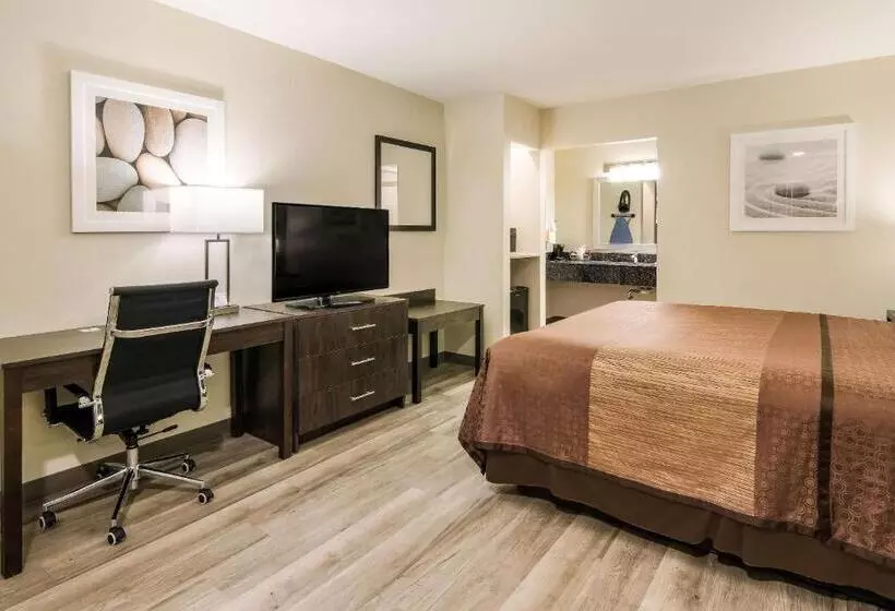 キングサイズベッドのスタンダードルーム, Quality Inn & Suites Dallas Cityplace