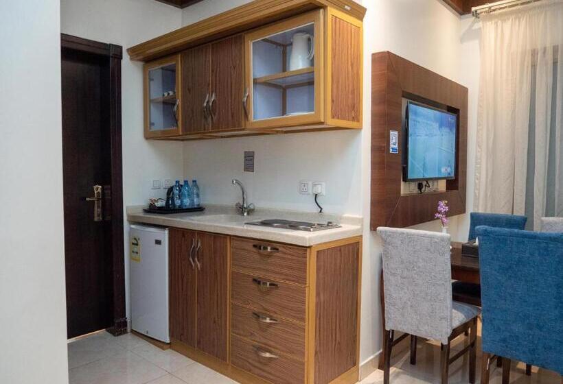 סוויטת ג'וניור, Innyar