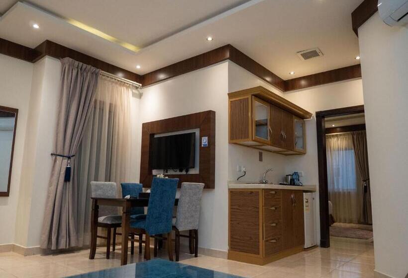 סוויטת ג'וניור, Innyar