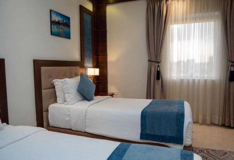 סוויטה משפחתית, Innyar