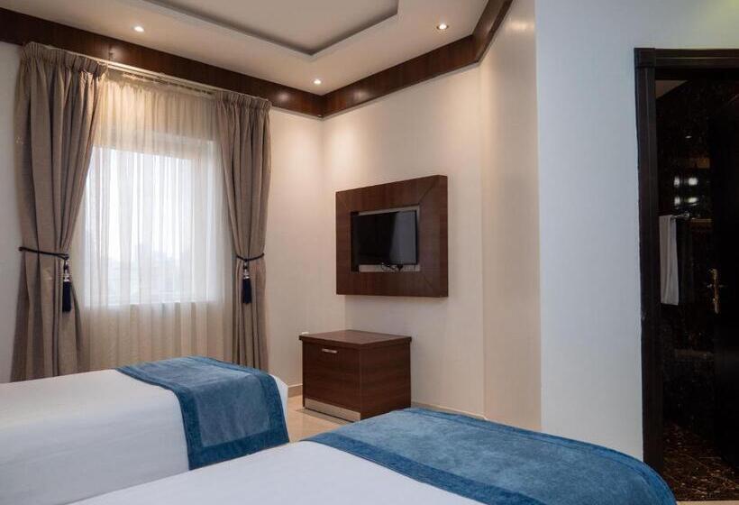 סוויטה משפחתית, Innyar