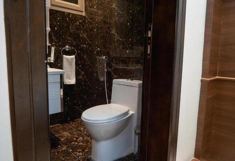 סוויטה משפחתית, Innyar