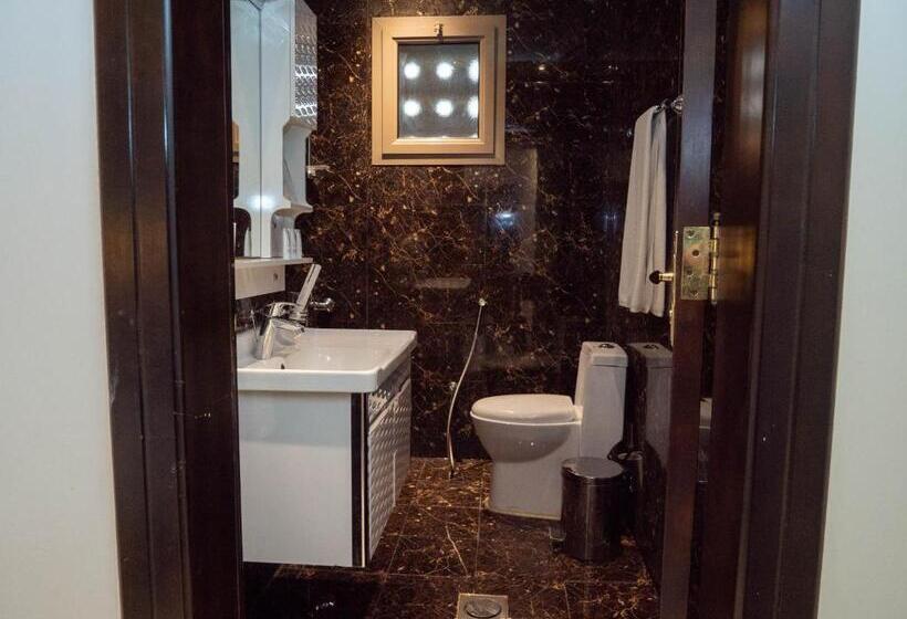 סוויטה משפחתית, Innyar