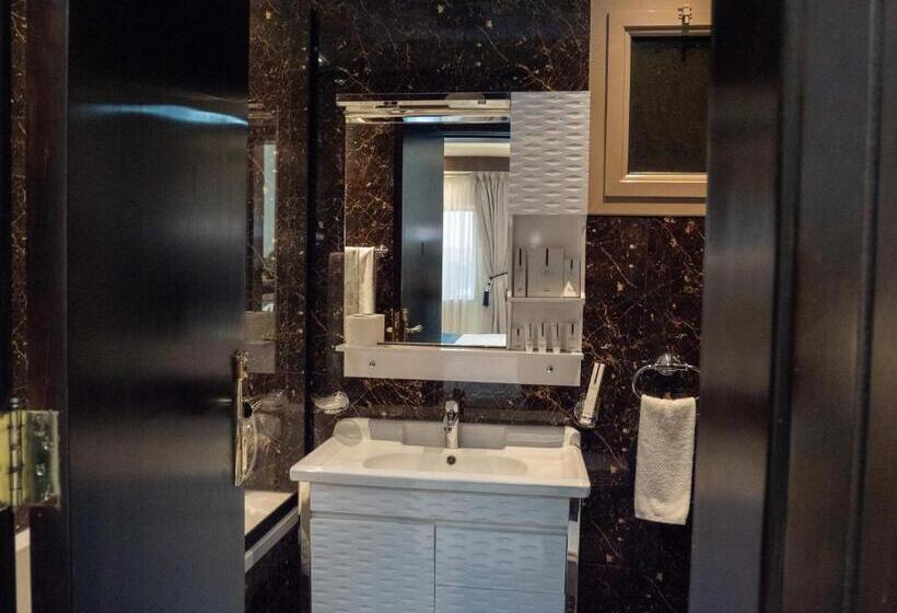 חדר דלוקס, Innyar