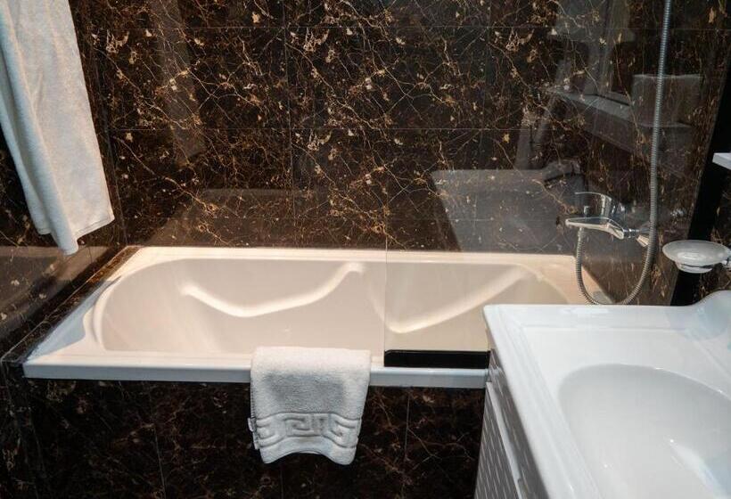 חדר בסיסי, Innyar