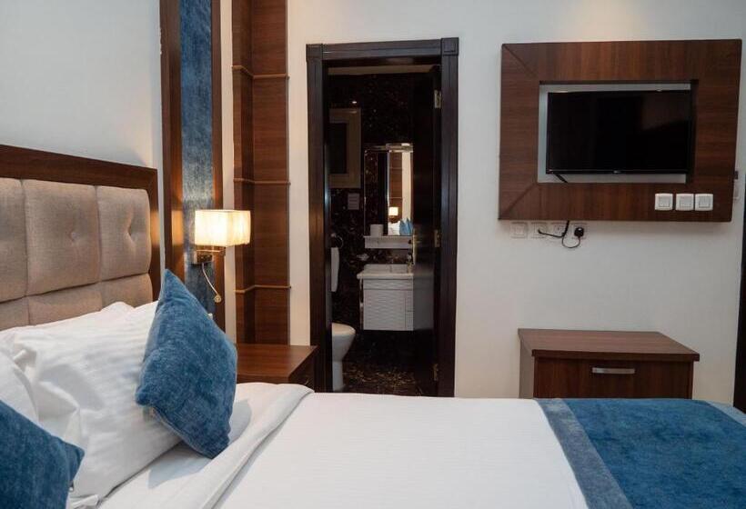 סוויטת ג'וניור, Innyar