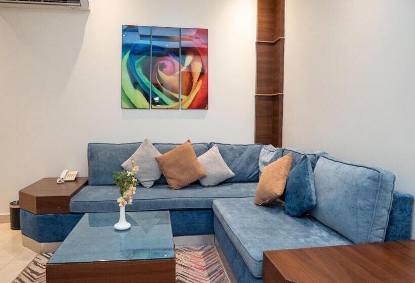 סוויטת ג'וניור, Innyar