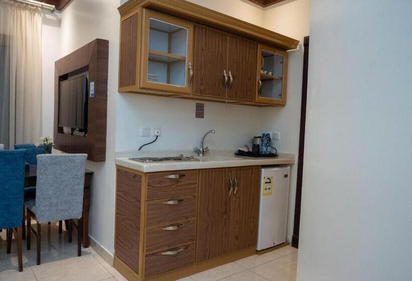 סוויטת ג'וניור, Innyar