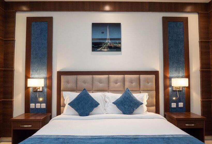 סוויטת ג'וניור, Innyar