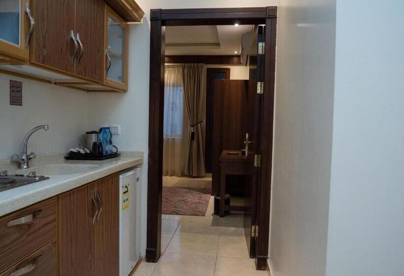 סוויטה משפחתית, Innyar