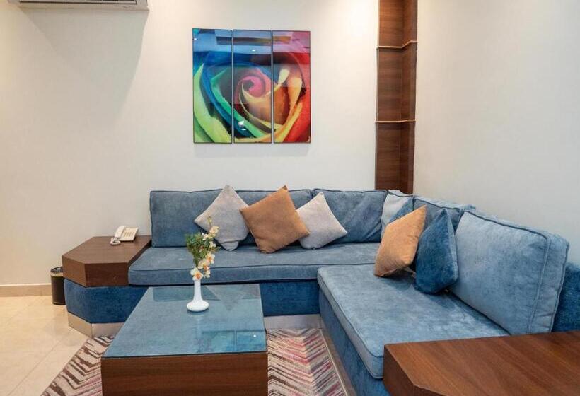 סוויטה משפחתית, Innyar