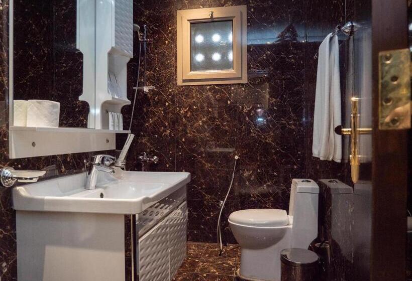 חדר דלוקס, Innyar