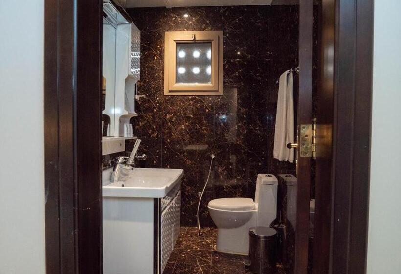 חדר בסיסי, Innyar