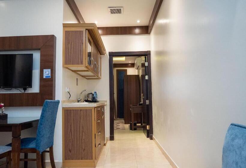 חדר בסיסי, Innyar