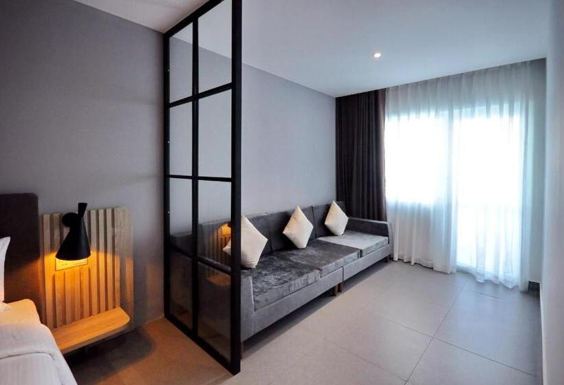 اتاق استاندارد سه تخته با بالکن, Anrizon Hotel Nha Trang