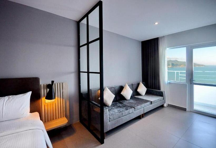 اتاق استاندارد سه تخته با بالکن, Anrizon Hotel Nha Trang
