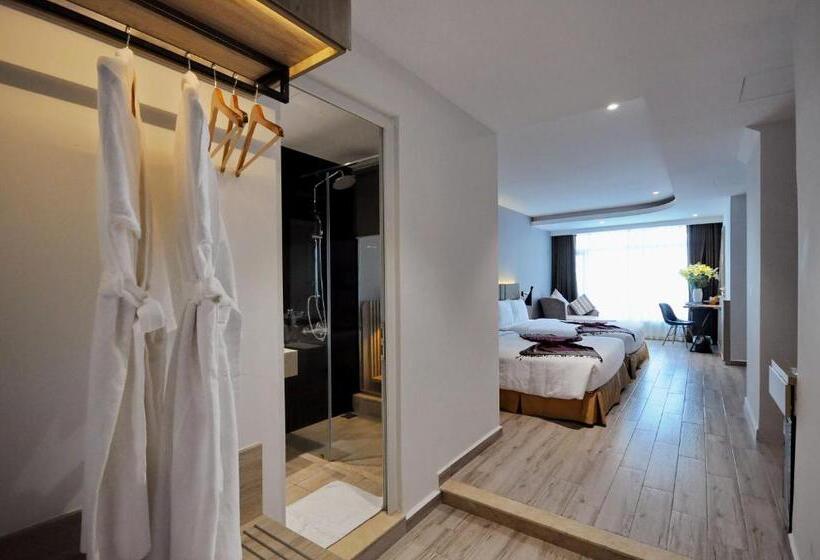 اتاق استاندارد چهار تخته با چشم‌انداز دریا, Anrizon Hotel Nha Trang