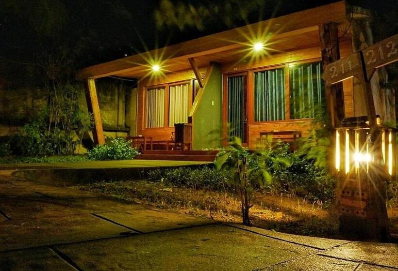 اتاق استاندارد با چشم‌انداز باغ, Tan Son Nhat Con Dao Resort