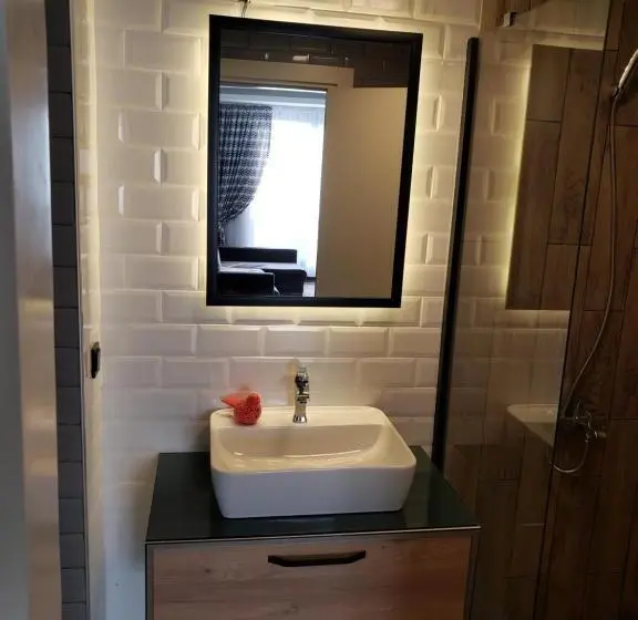 استودیوی استاندارد, Meyde Boutique Suites