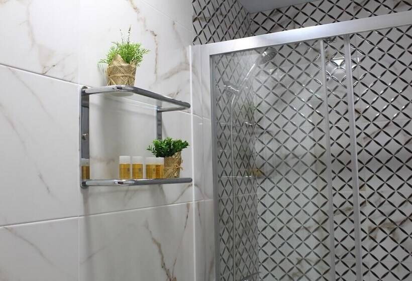 اتاق استاندارد برای معلولان, Emperador Augusto