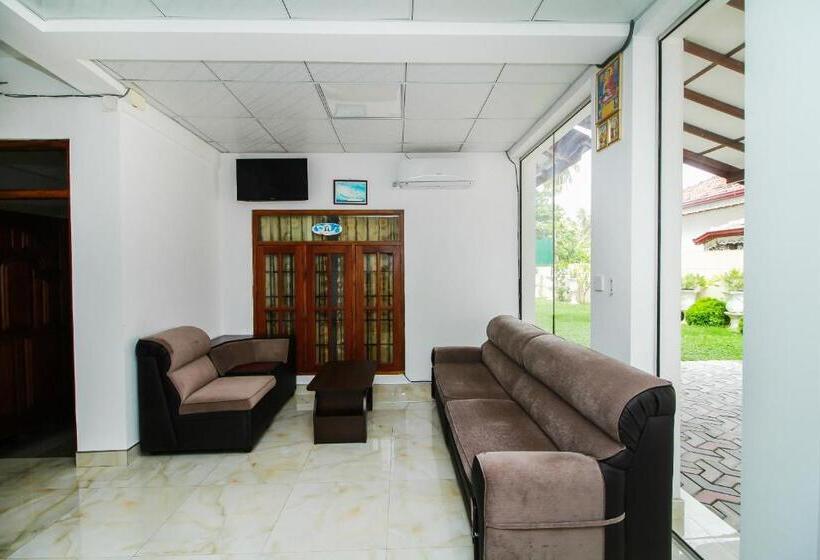 اتاق استاندارد سه نفره, Ryan Residence & Restaurant