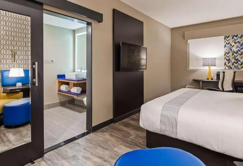 キングサイズベッドのスタンダードルーム, Glō Best Western Tulsa Catoosa East Route 66