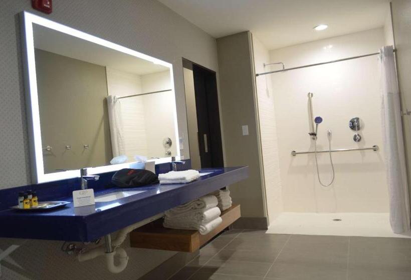 חדר סטנדרט מותאם לאדם עם מוגבלויות, Glō Best Western Tulsa Catoosa East Route 66