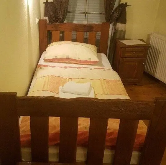 バス共有のスタンダードルーム, Guesthouse Tonkic