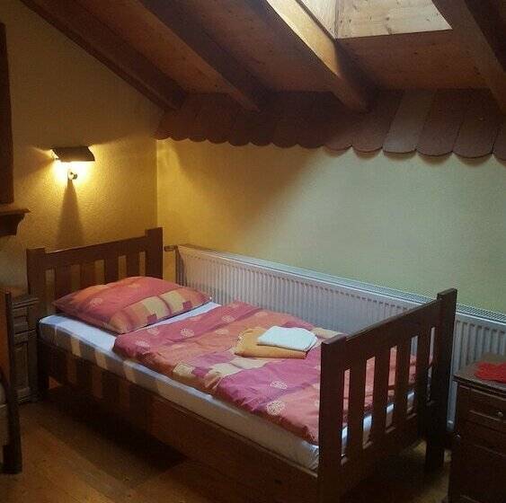 标准三人间共用浴室, Guesthouse Tonkic