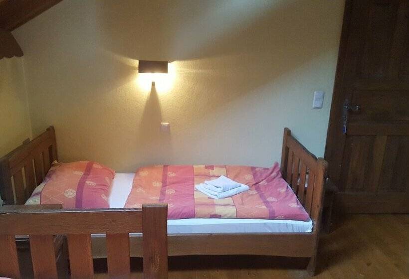 标准三人间共用浴室, Guesthouse Tonkic