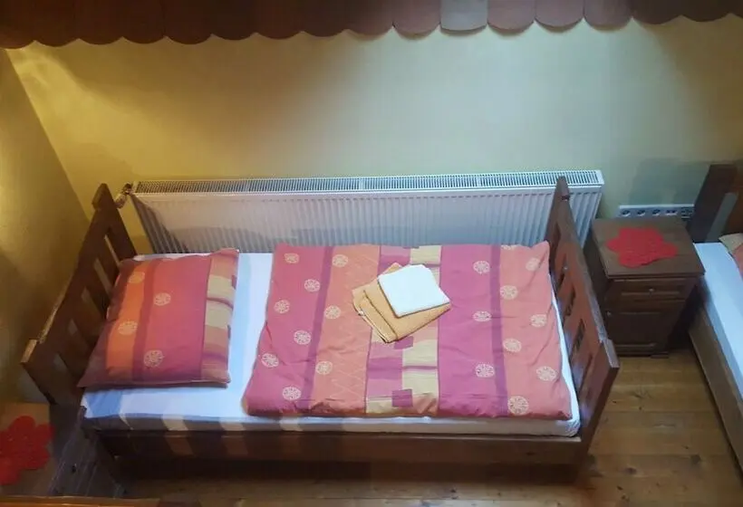 バスルーム共有のトリプルスタンダード, Guesthouse Tonkic