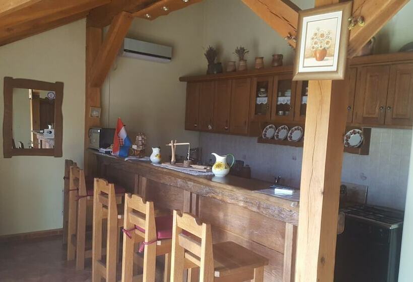 标准三人间共用浴室, Guesthouse Tonkic