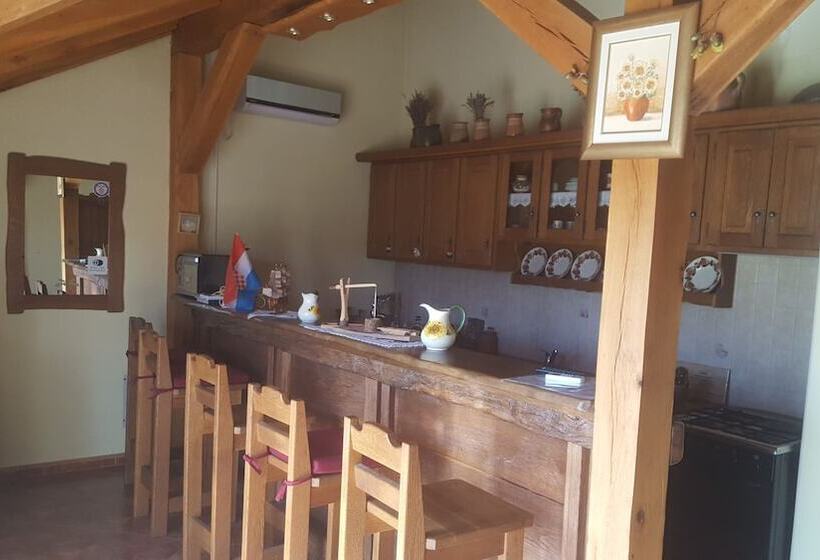 带共用浴室的标准房间, Guesthouse Tonkic