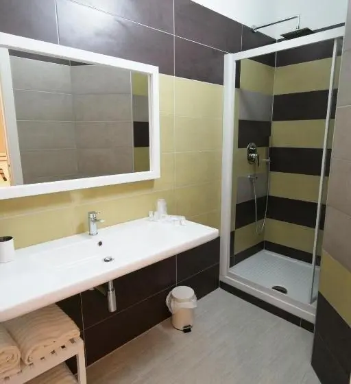 اتاق استاندارد چهارنفره با بالکن, Casa Dante Bed&breakfast