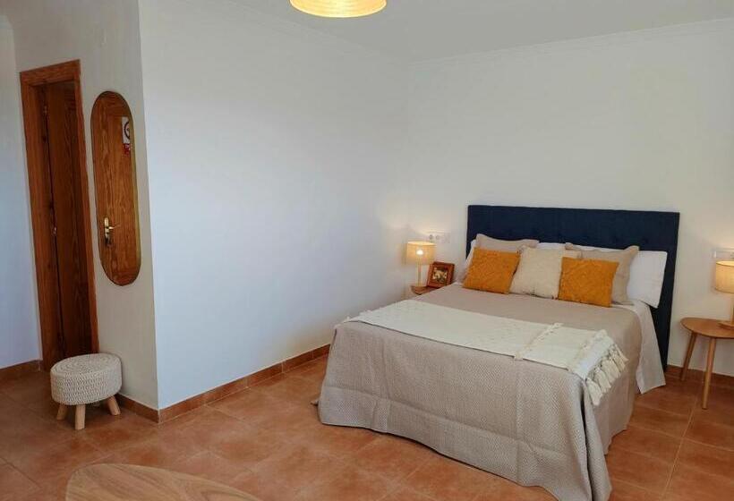 חדר סטנדרט נוף להרים, Hostal Mirall Rural