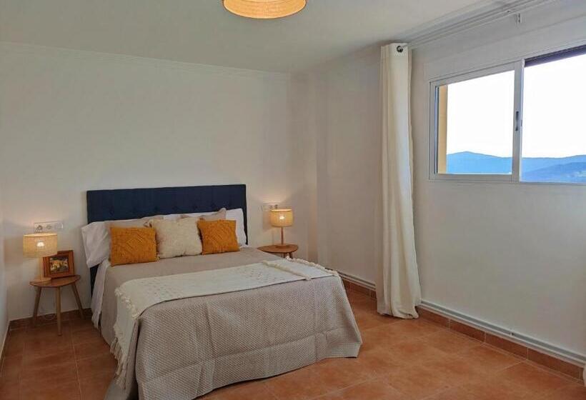 חדר סטנדרט נוף להרים, Hostal Mirall Rural