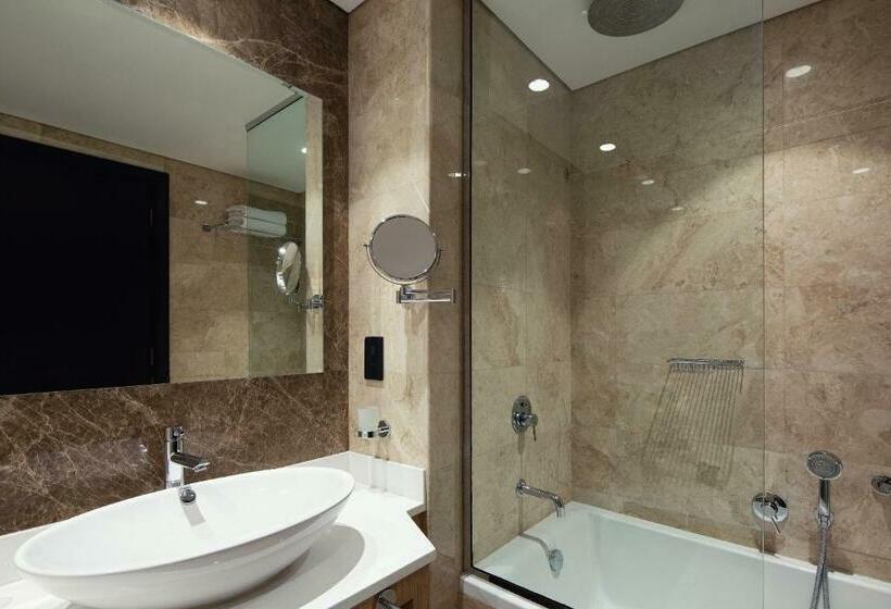 Junior Suite z Tarasem, Barcelo Al Jaddaf, Dubai